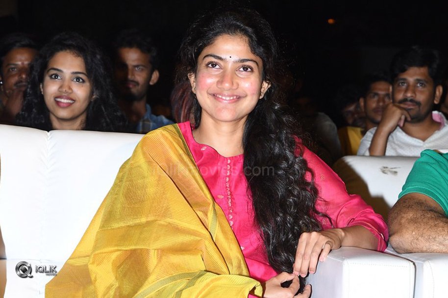 Sai-Pallavi-At-Fidaa-Movie-Sambaralu